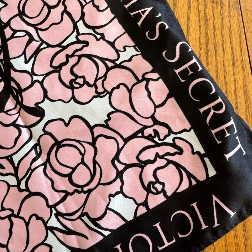 Victoria’s Secret scarf